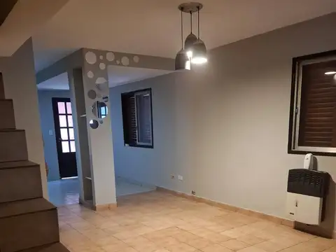 Depto Tipo Casa en Alquiler de 2 dormitorios