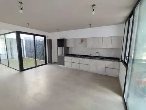 Depto Tipo Casa en Venta en Ituzaingo Norte, USD 270.000