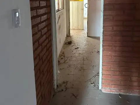 Casa 7 ambientes con 2 baños