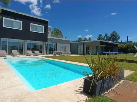 ALQUILER CASA 6 DORMITORIO  COSTA ESMERALDA PINAMAR PILETA JARDIN VISTA A LAGUNA 16 PERSONAS 800XDIA