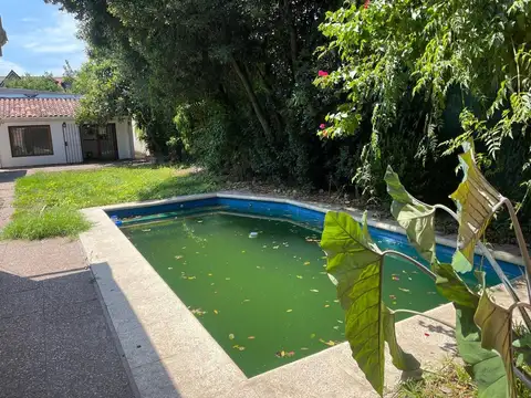 VENTA CASA 3 AMB C/PILETA Y JARDÍN MARTINEZ