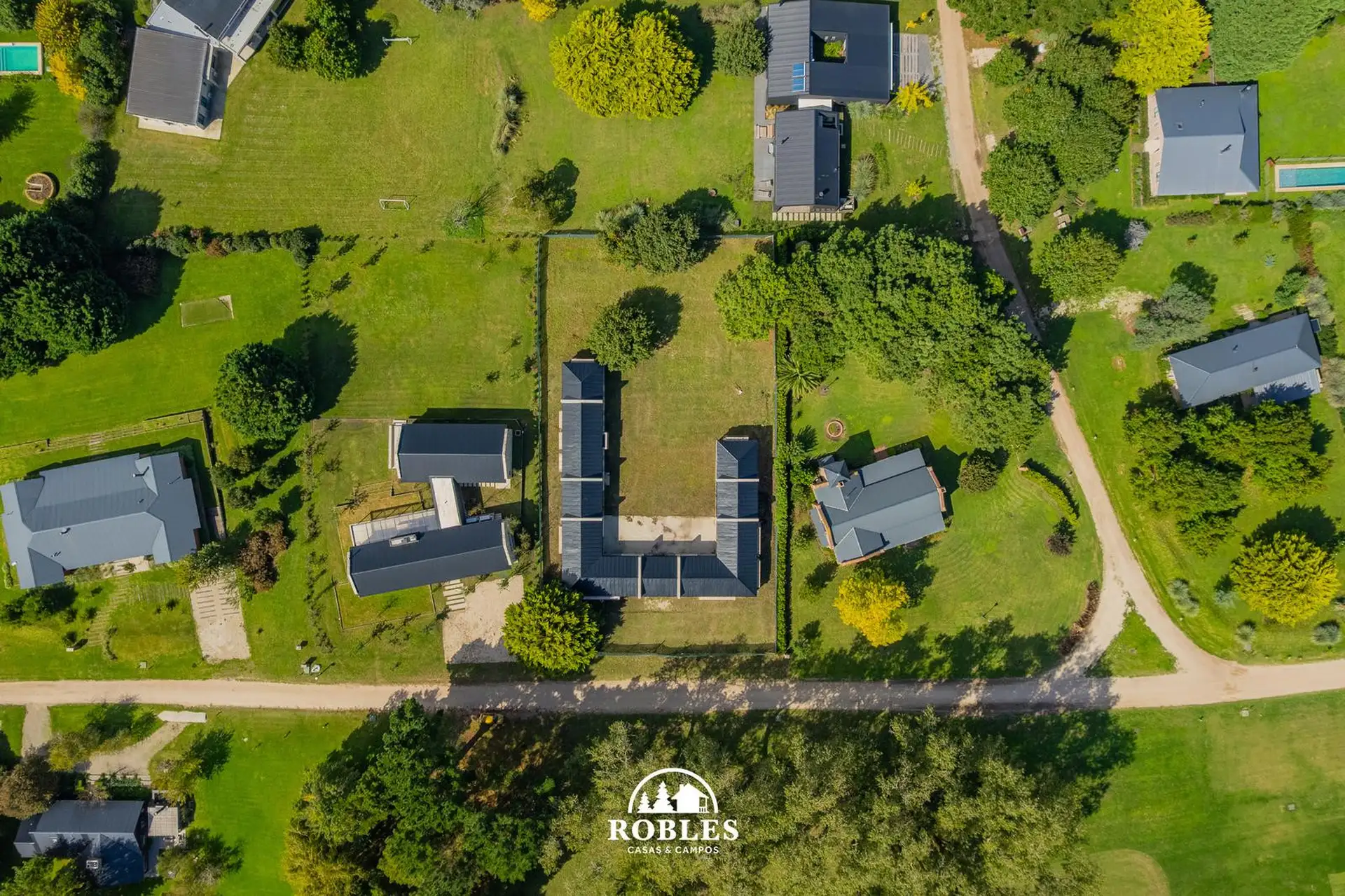 Casa estilo moderno en el exclusivo barrio privado Marayui