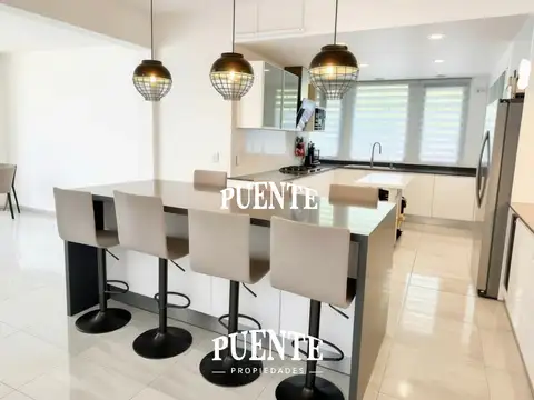Casa en Venta con 5 cocheras