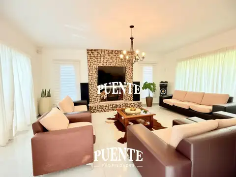 Casa 5 ambientes con 3 baños