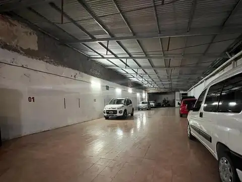 VENTA DE IMPORTANTE GALPON EN PLENO CENTRO