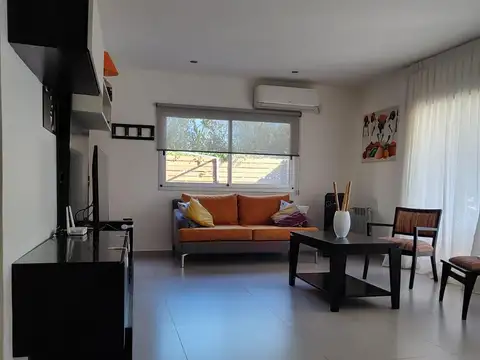 Casa 5 ambientes con 4 baños