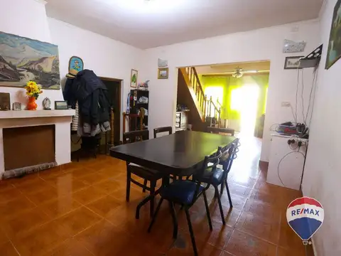Casa 8 ambientes con 2 baños