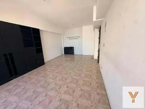 Oficina 9 ambientes con 4 baños