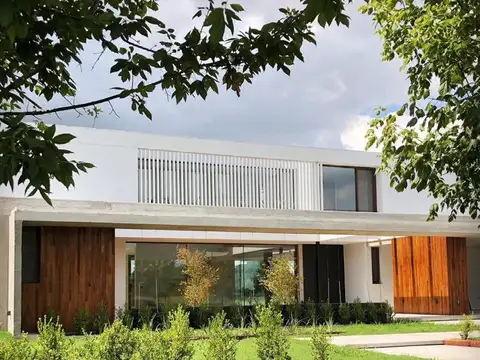 Casa en alquiler en Pilara al golf (sin muebles) - Barrio La Volanta - Urdapilleta Propiedades