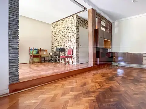 Casa 6 ambientes con 2 baños