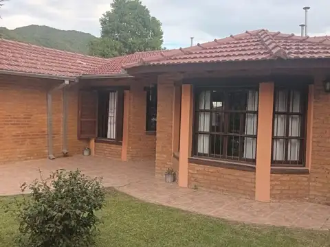 VENDE CASA EN SANTA ROSA DE CALAMUCHITA