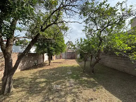 CASA CON GRAN TERRENO EN GUADALUPE ESTE