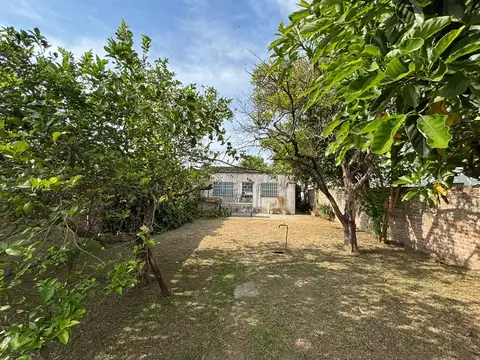 CASA CON GRAN TERRENO EN GUADALUPE ESTE