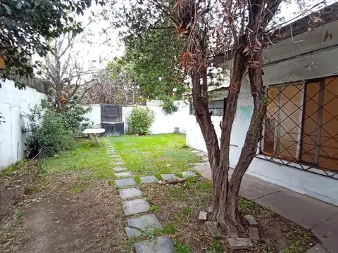 Casa 4 ambientes con Parque y Cochera