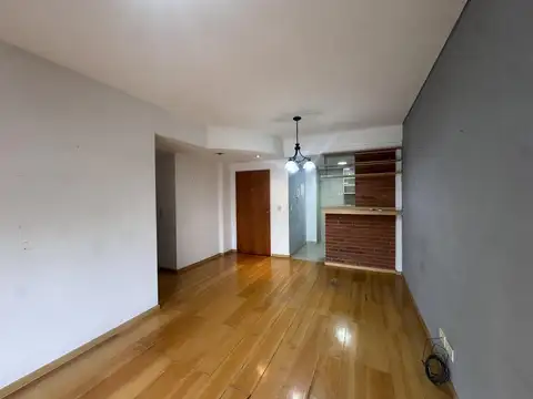 Semipiso 3 amb c/ balcón y vista abierta | Cocina independiente | Flores