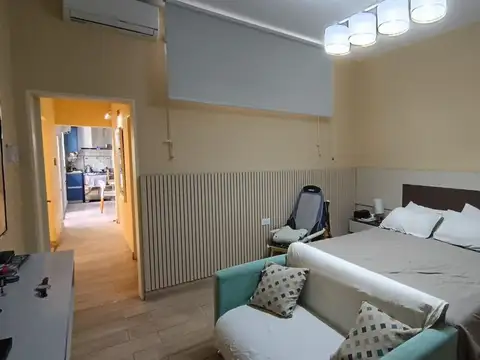 Casa refaccionada frente a plaza