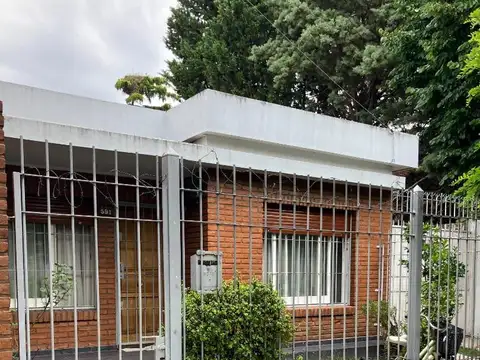 CASA AMERICANA Y DEPARTAMENTO - MORON