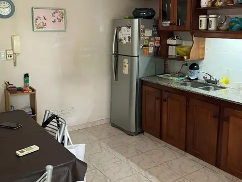 CASA AMERICANA Y DEPARTAMENTO - MORON