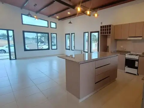 Casa 5 ambientes con 3 baños