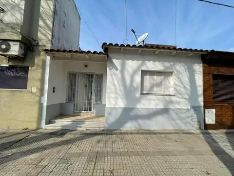 Casa en alquiler - 1 dormitorio 1 baño - 180mts2 - La Plata