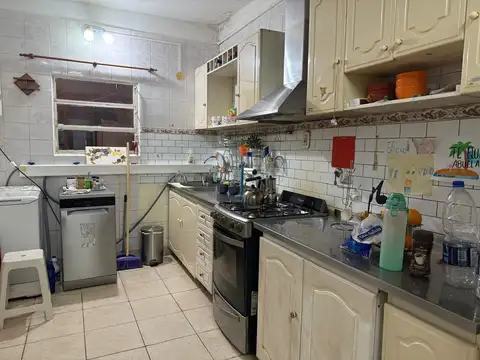 Casa 7 ambientes con 2 baños