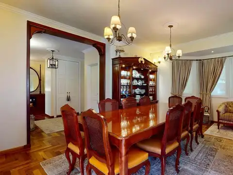 Casa en Venta con 2 cocheras
