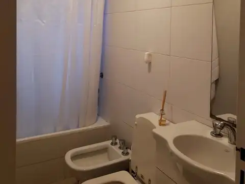 Depto en venta - San Isidro - La Calabria - Cochera fija - Muy luminoso