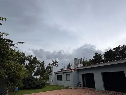 Casa en Venta con 3 cocheras