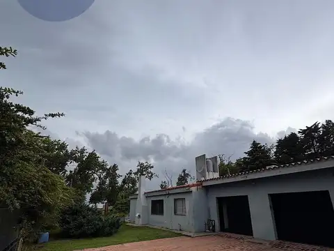 Casa en Venta con 3 cocheras