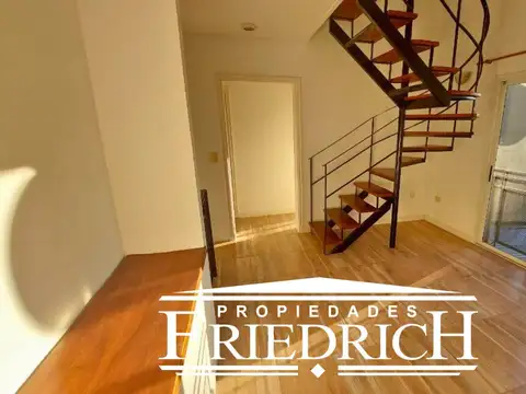 Casa en Alquiler con 2 cocheras