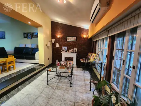 Casa 3 ambientes con 2 baños