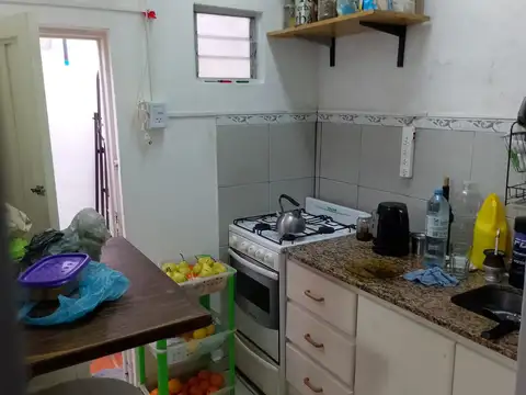 PH monoambiente, cocina separada, patio, entrada independiente, no paga expensas.