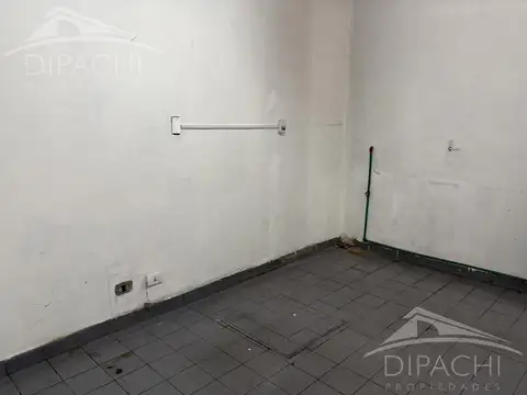 Venta Local en Av. Mitre 1400 -  esquina con Olavarría, alta visibilidad