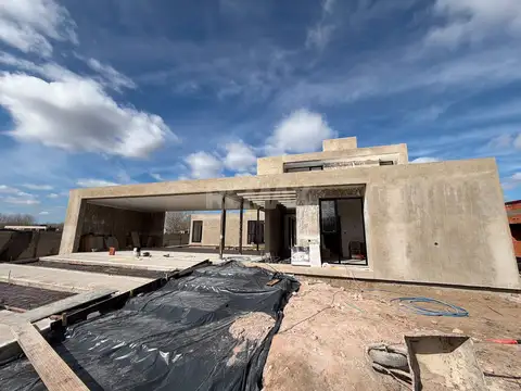 Casa en Venta en Plottier, USD 800.000