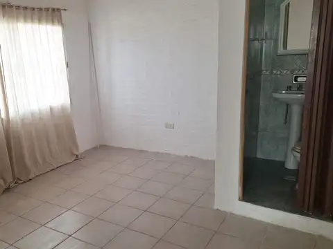 Casa en Alquiler con 1 cochera