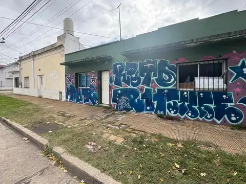 LOTE EN VENTA (con edificación). Castelar norte.