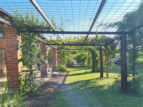 Casa/Quincho con pileta y 2 dormitorios a 200 mts del Río Tragadero