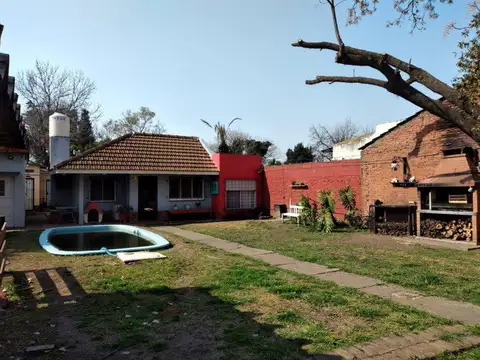 Casa en Venta con 2 cocheras