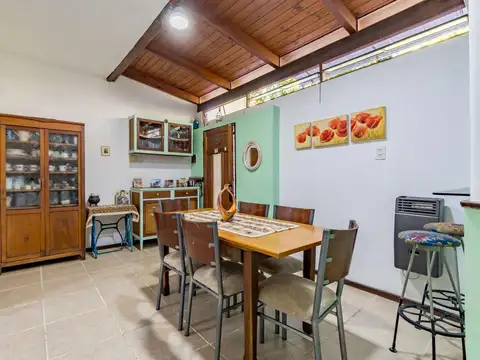 Casa 5 ambientes con 2 baños