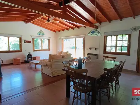 Casa en Venta con 2 cocheras