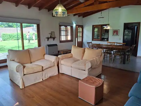 Casa en Venta con 2 cocheras