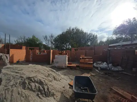 Casa 3 ambientes con 1 baño