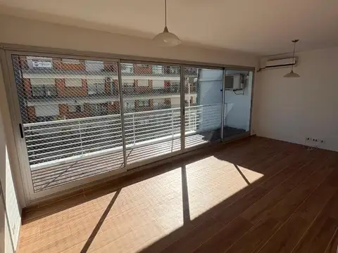 Departamento ( piso) 3 ambientes cochera, balcon apto profe