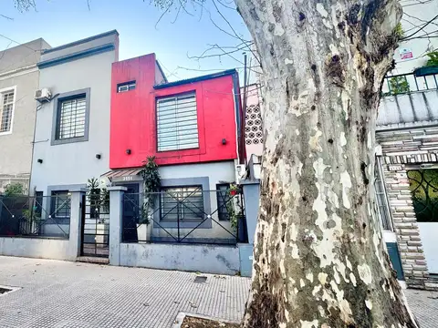 Casa VENTA 4 AMBIENTES  CON PATIO VILLA DEL PARQUE