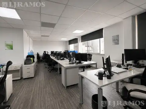 Oficina en Alquiler con 5 cocheras