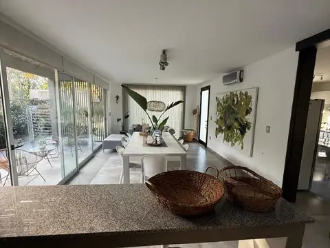 Casa 4 ambientes con 3 baños