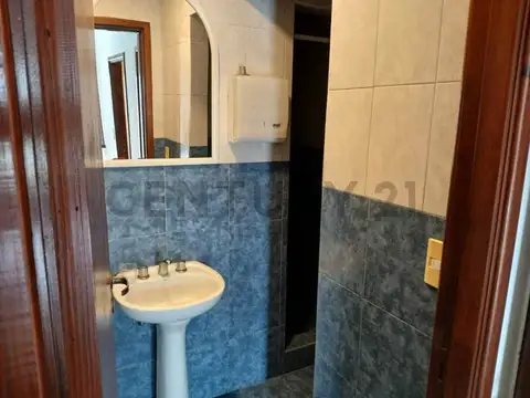 Oficina en Alquiler en Las Avenidas, $ 300.000