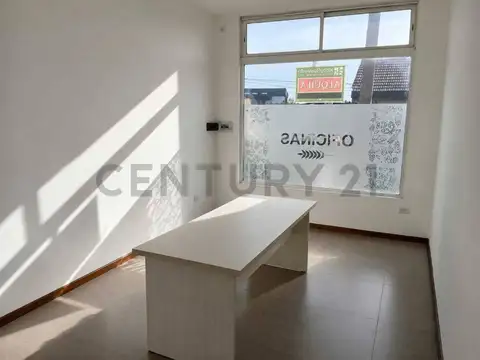 Oficina en Alquiler en Las Avenidas, $ 300.000