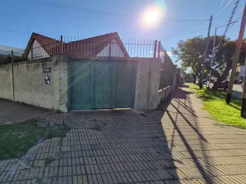VENTA SARANDI CHALET 4 AMB  EN ESQUINA A RECICLAR