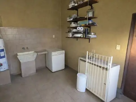 Casa 4 ambientes con 1 baño